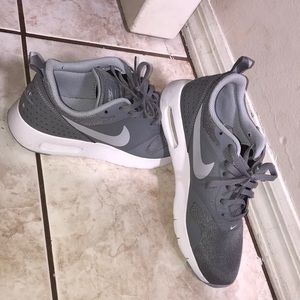 Gray 5 youth Air Max tavas